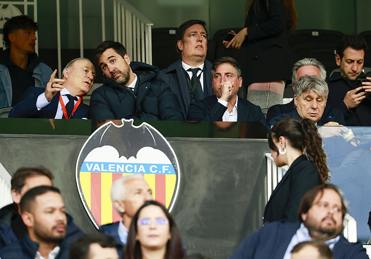 Javier Solís, presidiendo el partido este sábado.