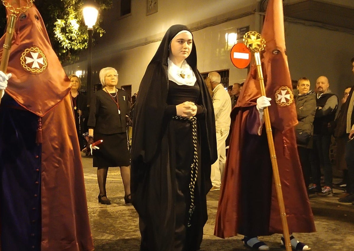 Imagen secundaria 1 - Carlos Carles, como Poncio Pilato y Rocío Carles como Claudia Prócula. Y Edurne Carles, como Dolorosa. en el Ecce-Homo.