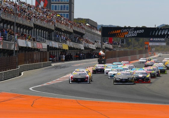 Una carrera de la NASCAR en Cheste.