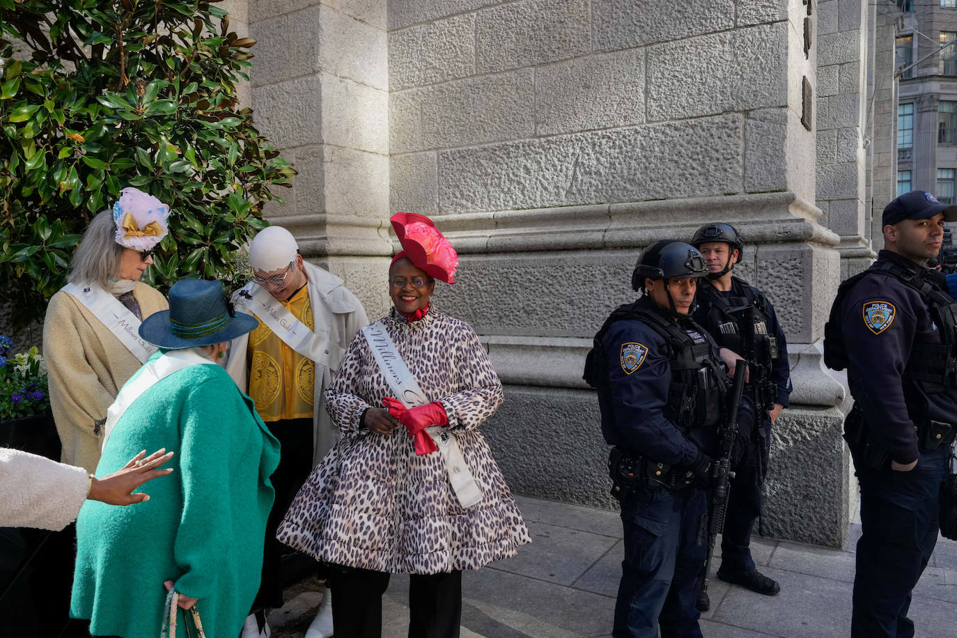 Nueva York celebra la Pascua con un desfile de llamativos sombreros