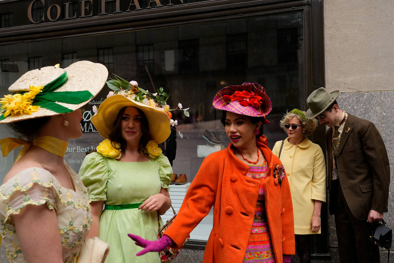 Nueva York celebra la Pascua con un desfile de llamativos sombreros