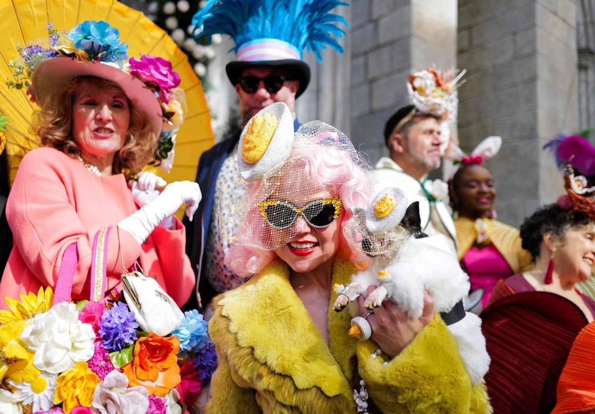 Nueva York celebra la Pascua con un desfile de llamativos sombreros