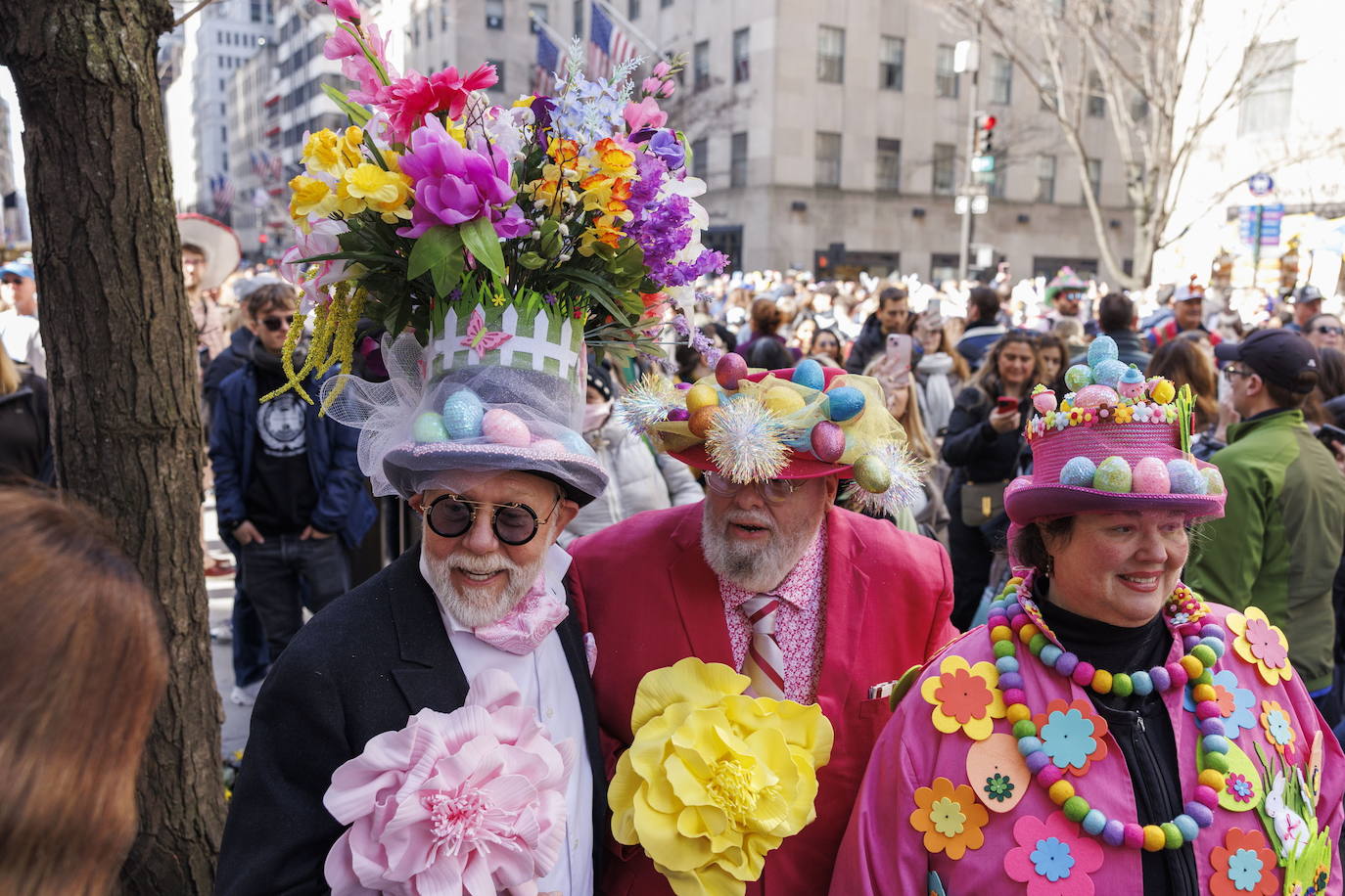 Nueva York celebra la Pascua con un desfile de llamativos sombreros