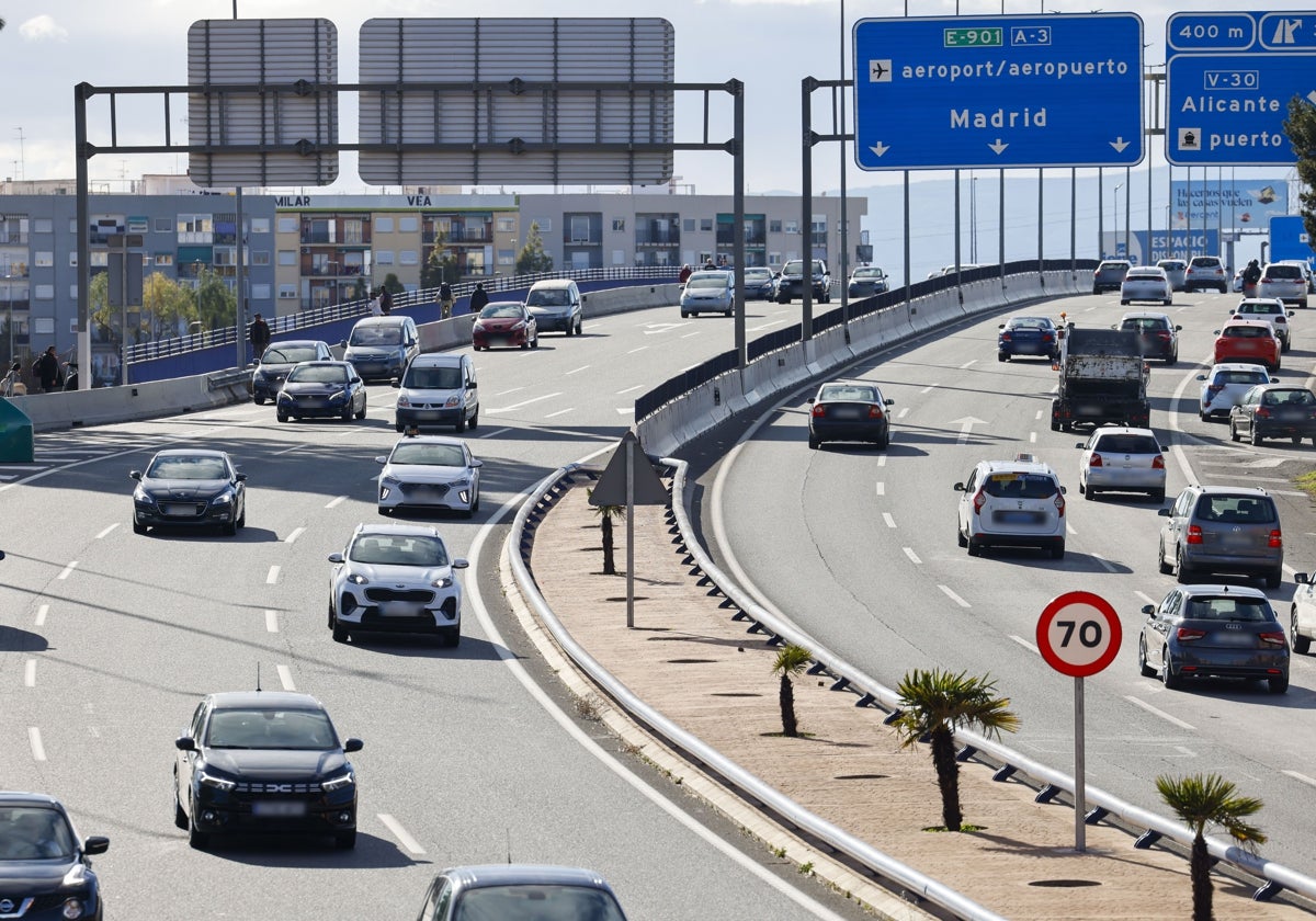 Tráfico de entrada a Valencia por la A-3 durante la operación de Semana Santa.