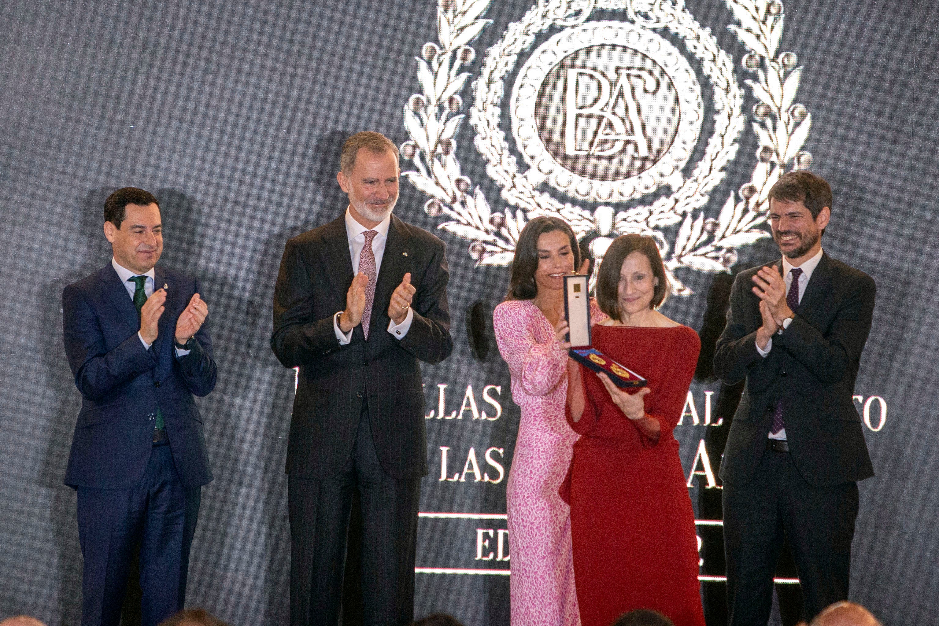 Letizia deslumbra con un vestido primaveral