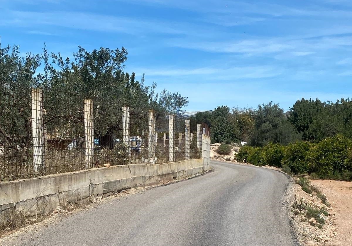 Asfaltado de caminos rurales en Olocau.