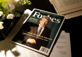 Richard Gere, en la portada de la revista «Forbes», en una escena de la película «El fraude».