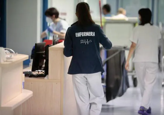 Una enfermera en un hospital.