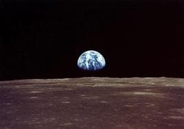 Una imagen de la Tierra tomada desde la Luna.