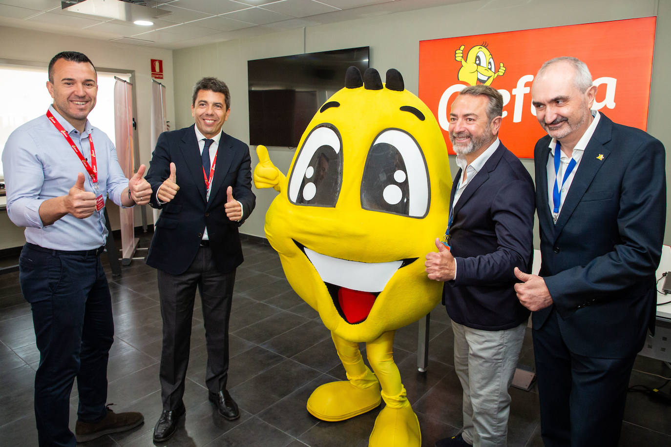 Mazón durante su visita en Grefusa.