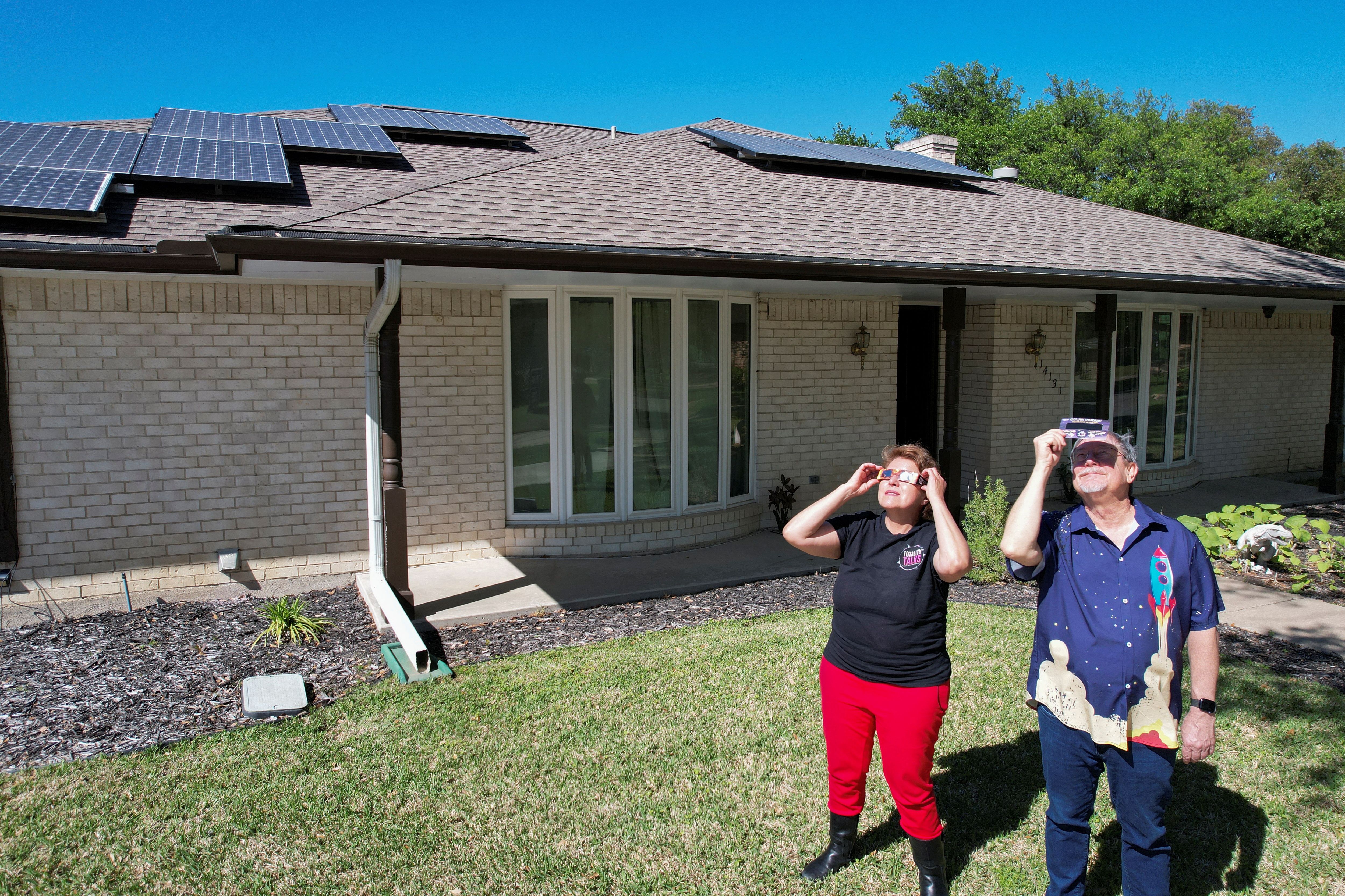 Estados Unidos y Canadá declaran la alarma por el eclipse total de sol y piden a sus ciudadanos que acumulen alimentos, agua y gasolina