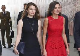 María Dolores Ocaña Madrid, junto a la Reina Letizia.