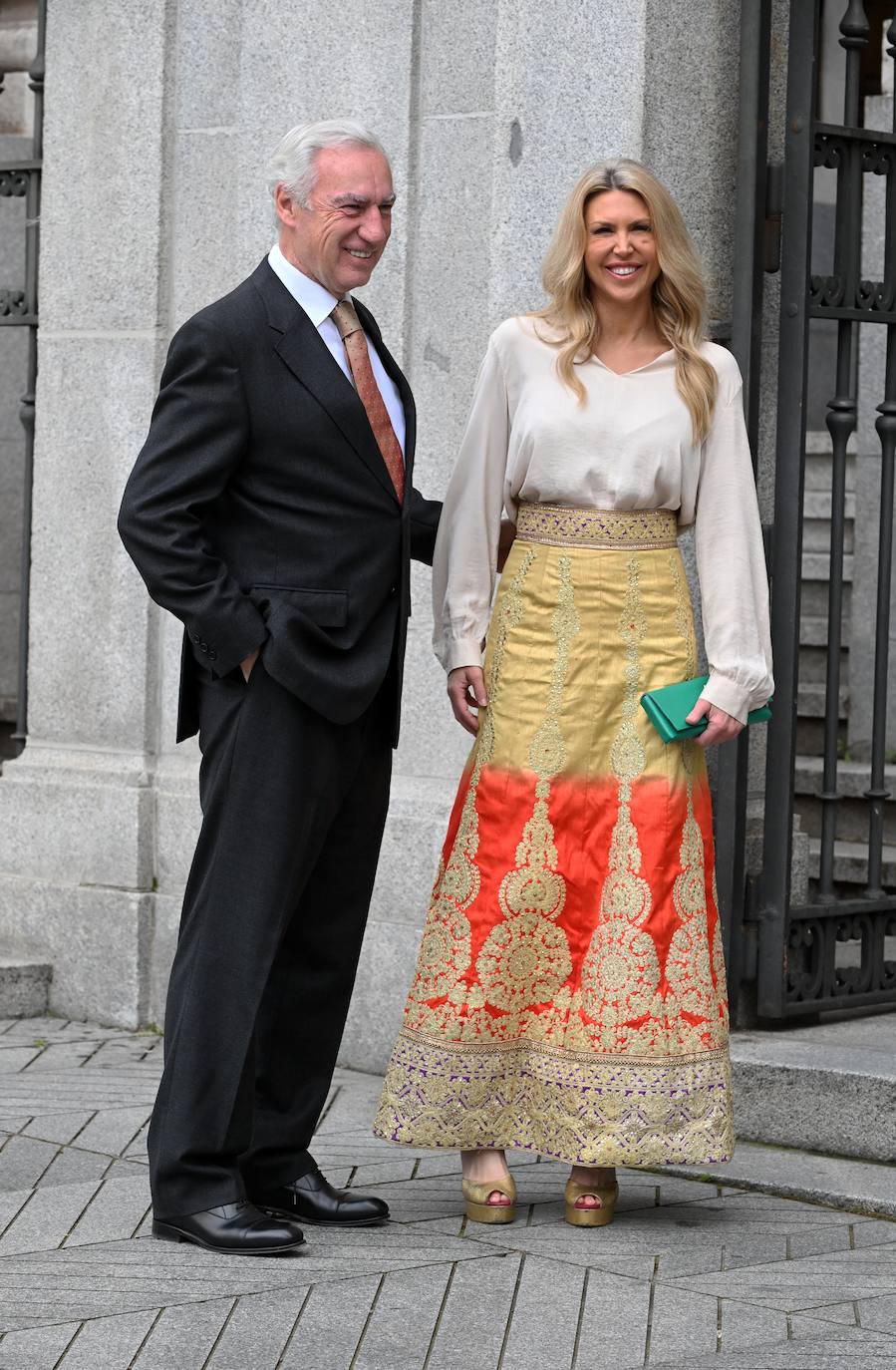 Las fotos de la boda de Almeida: los looks más atrevidos de los invitados