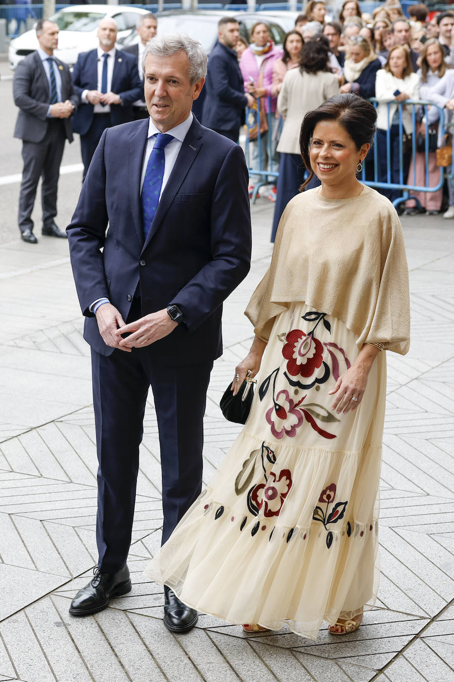 Las fotos de la boda de Almeida: los looks más atrevidos de los invitados