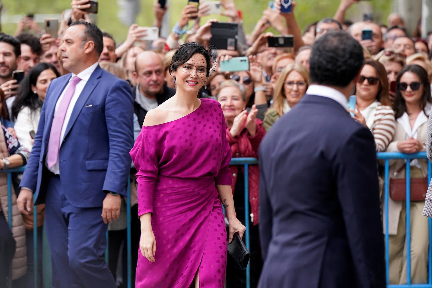 El económico look de Ayuso en la boda de Almeida