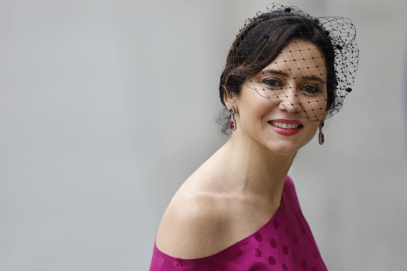 El económico look de Ayuso en la boda de Almeida