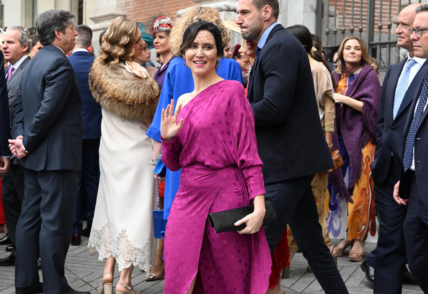 El económico look de Ayuso en la boda de Almeida