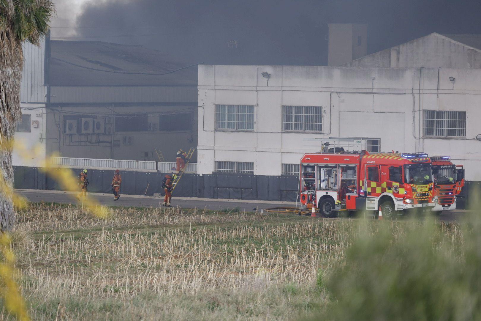 Incendio en una fábrica en Sollana