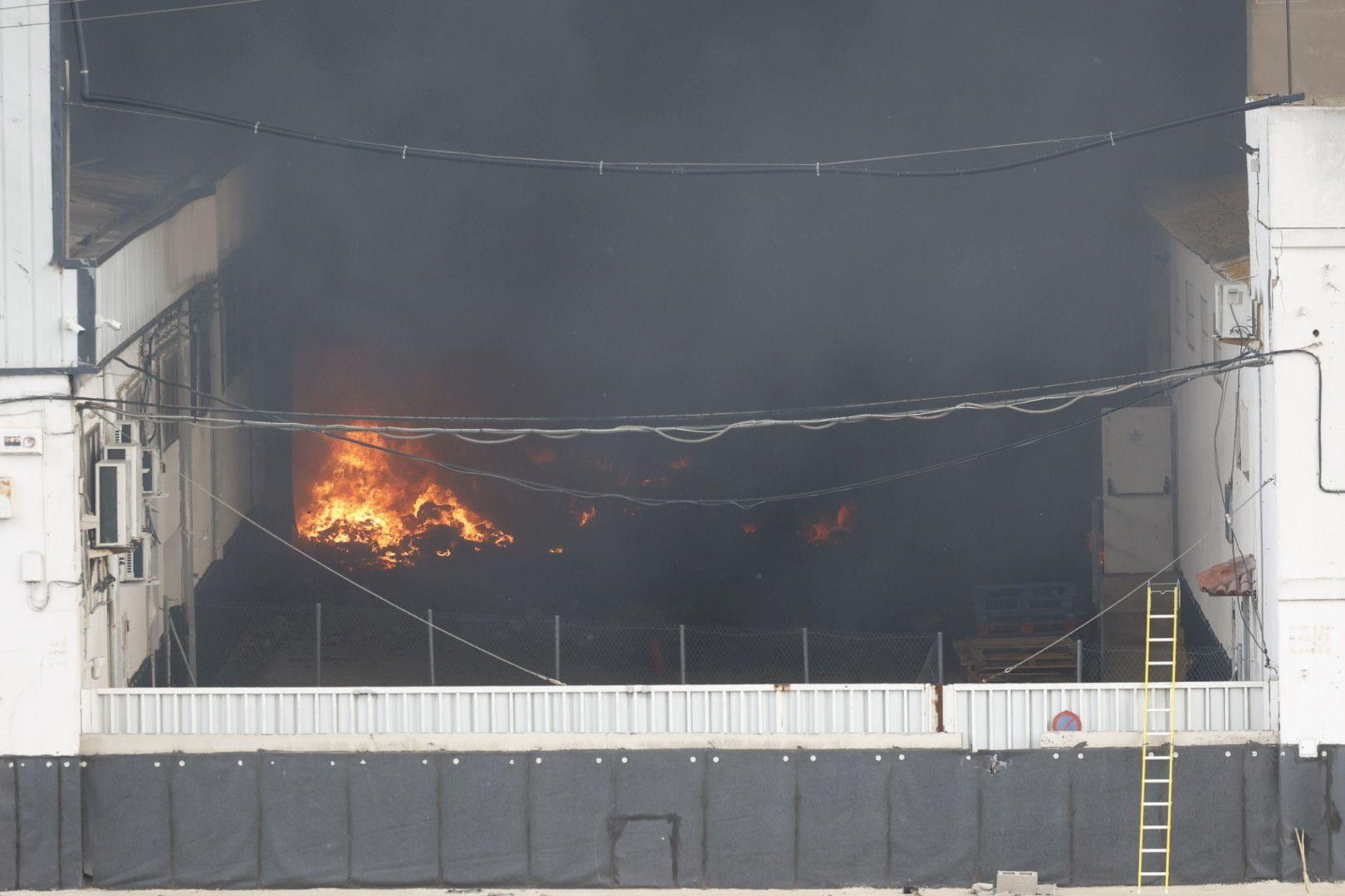 Incendio en una fábrica en Sollana