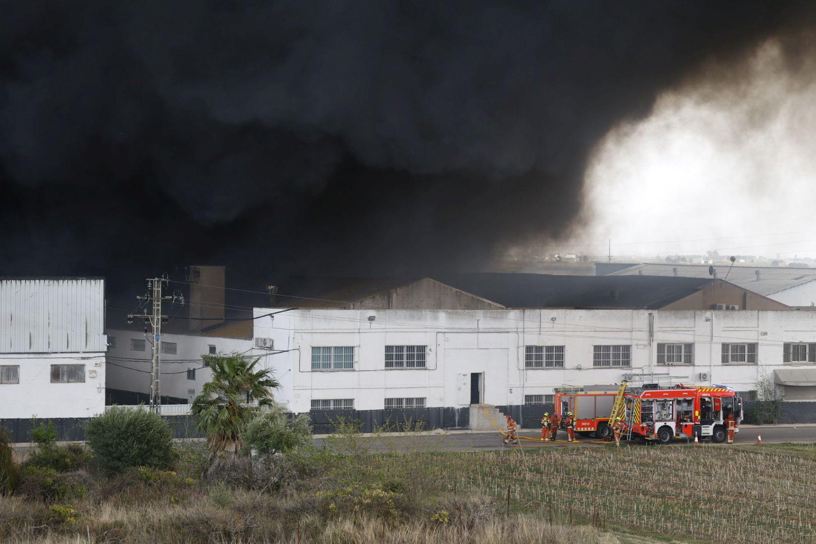 Incendio en una fábrica en Sollana