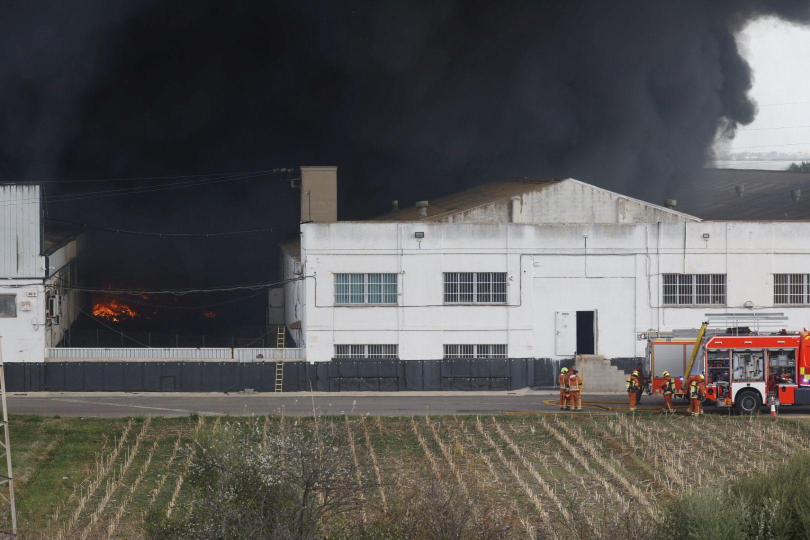 Incendio en una fábrica en Sollana