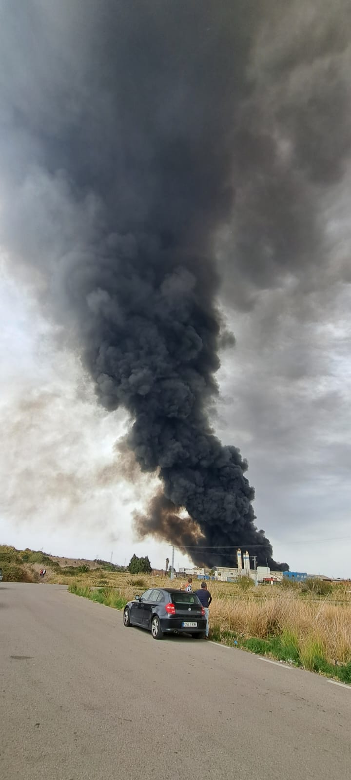 Incendio en una fábrica en Sollana