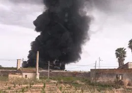 Incendio en una fábrica en Sollana