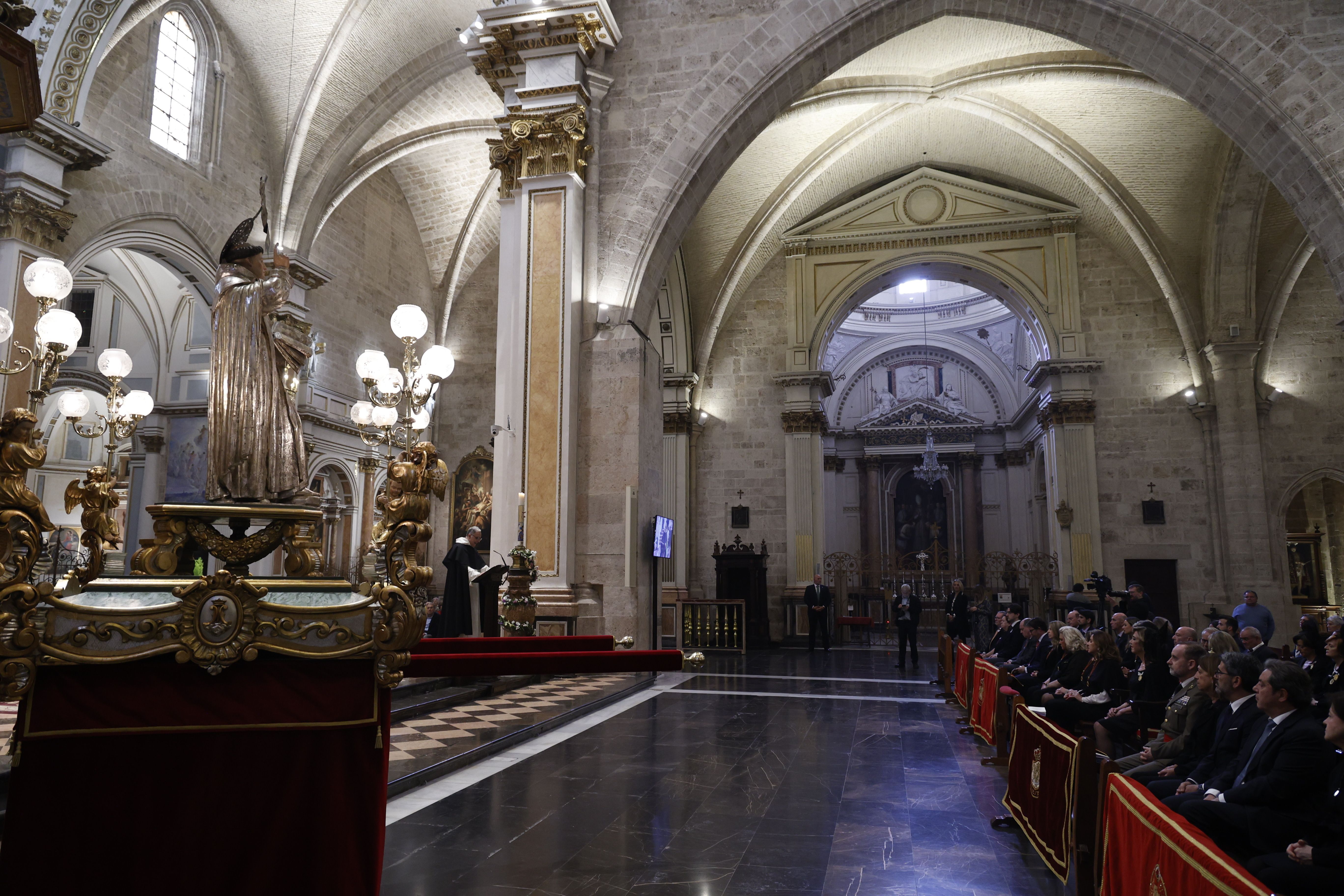 Fotos de la misa en la catedral por la festividad de San Vicente Ferrer