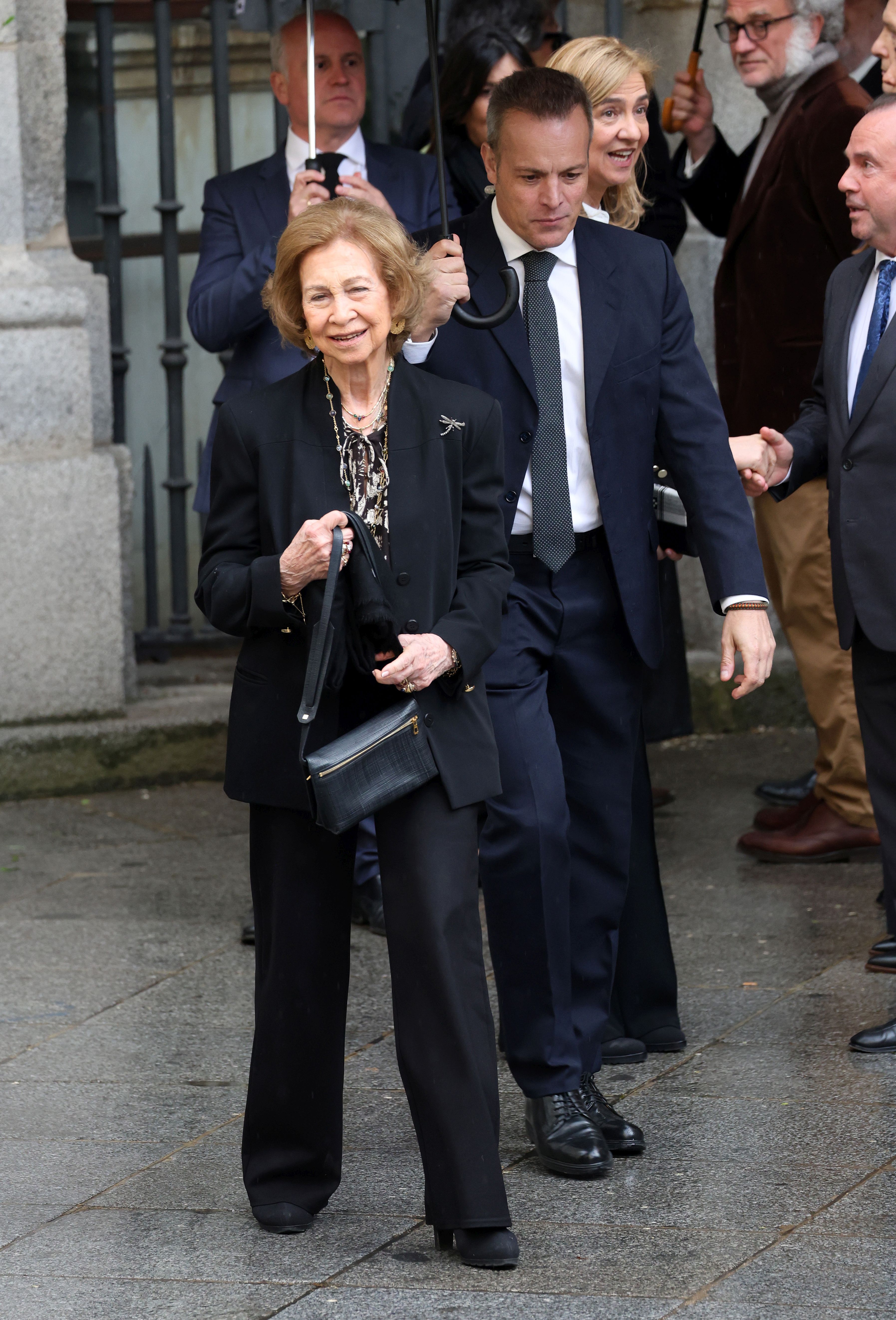 Fotos: los Reyes coinciden con Don Juan Carlos y Doña Sofía en el funeral de Fernando Gómez-Acebo