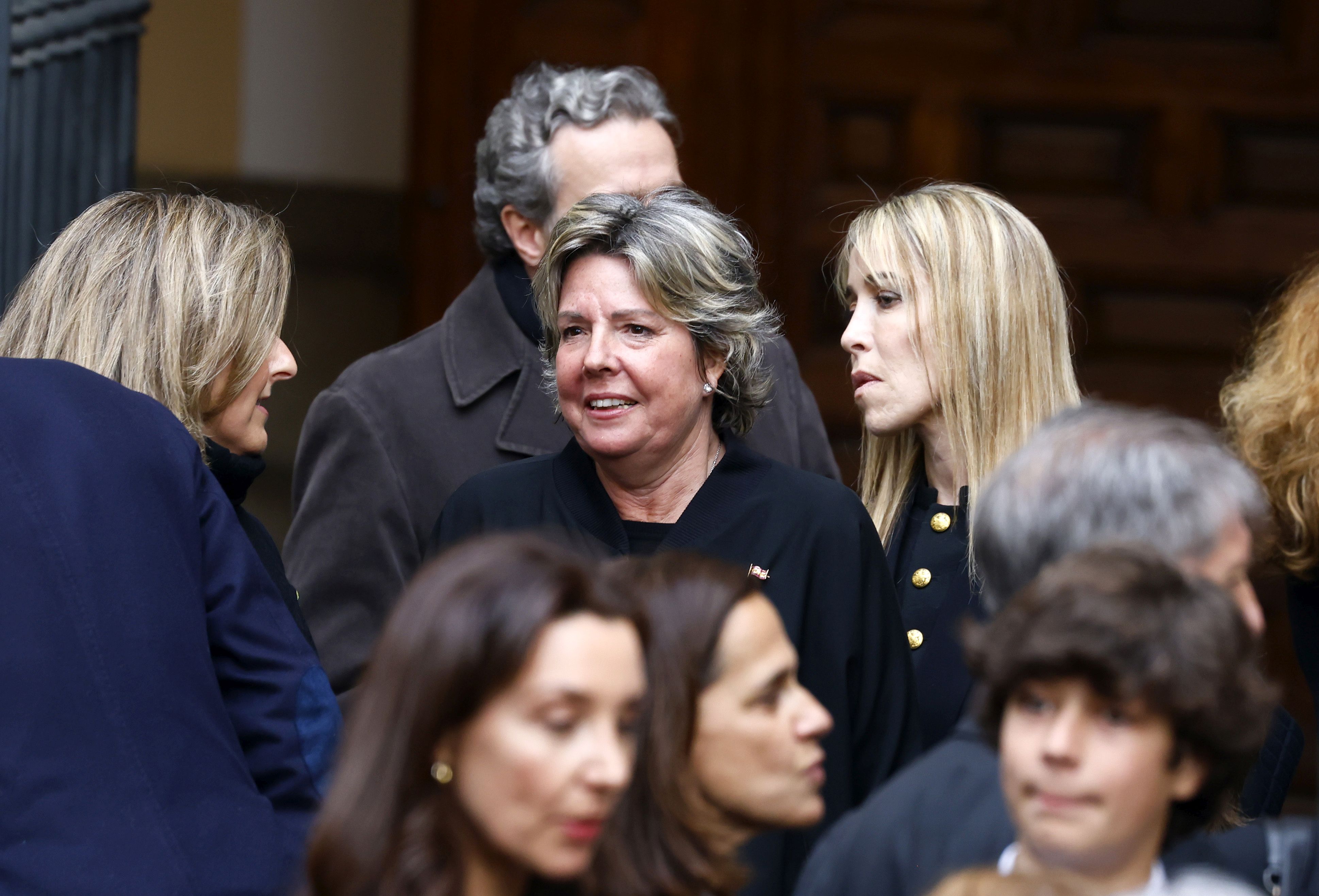 Fotos: los Reyes coinciden con Don Juan Carlos y Doña Sofía en el funeral de Fernando Gómez-Acebo