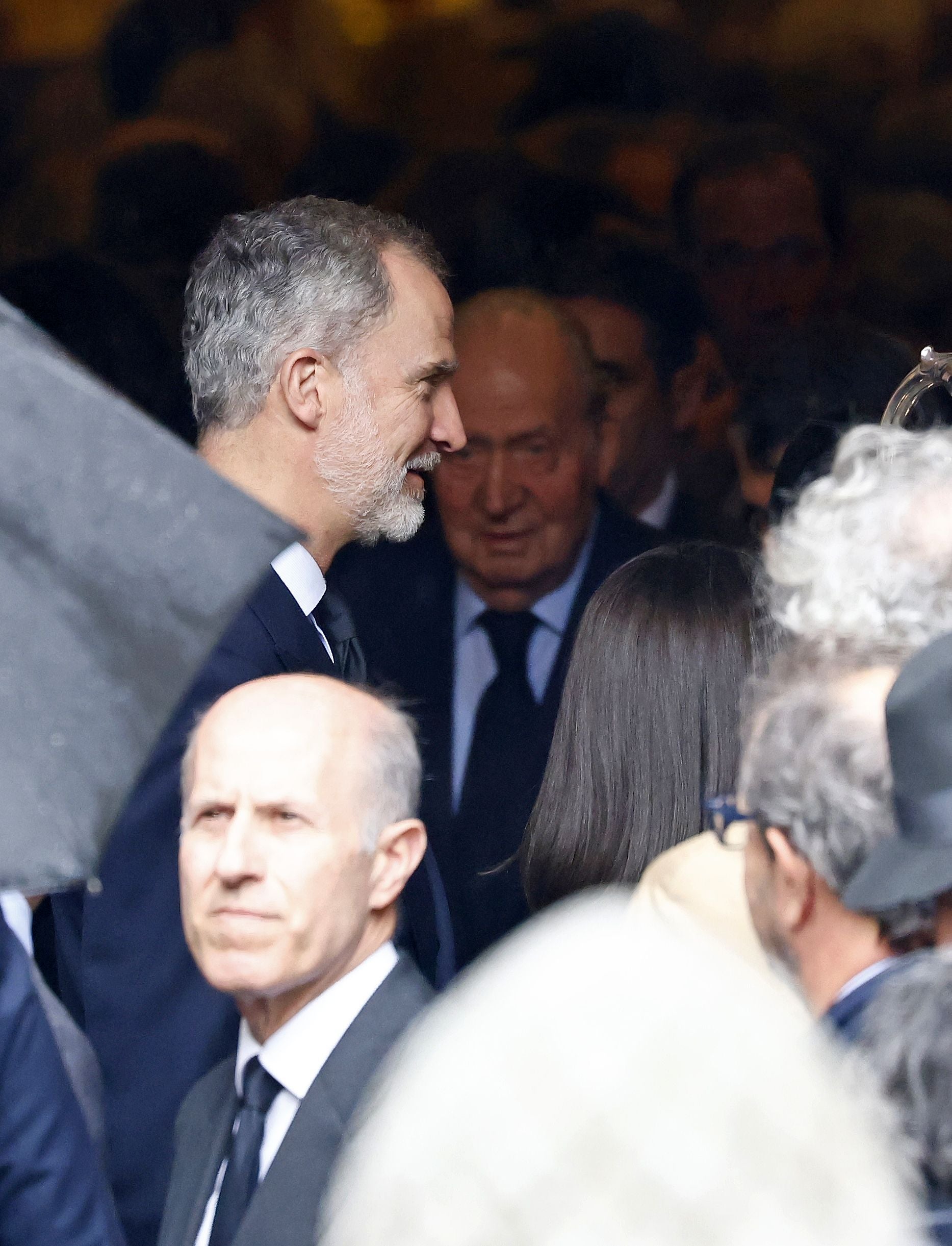 Fotos: los Reyes coinciden con Don Juan Carlos y Doña Sofía en el funeral de Fernando Gómez-Acebo