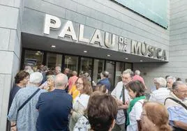 Público, a la puerta del Palau de la Música.