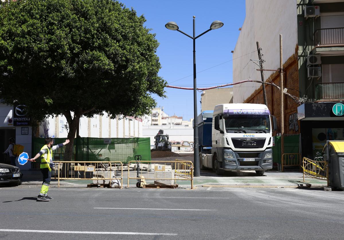 Solar de la avenida del Puerto 93 donde se levantará la residencia de estudiantes.