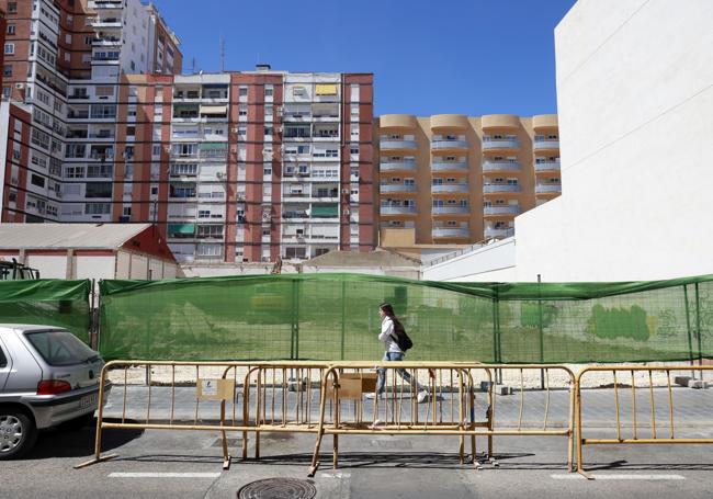 Obras en el solar donde se levantará la nueva residencia de estudiantes.