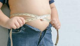 El sedentarismo y los malos hábitos de alimentación favorecen el sobrepeso.