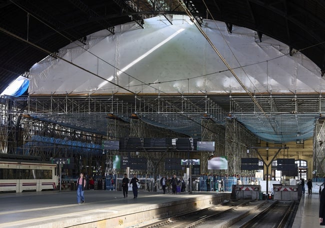 Andamios en el interior de la Estación del Norte.