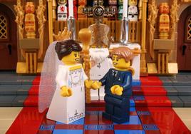 Representación con Legos de la boda de los Príncipes de Inglaterra.