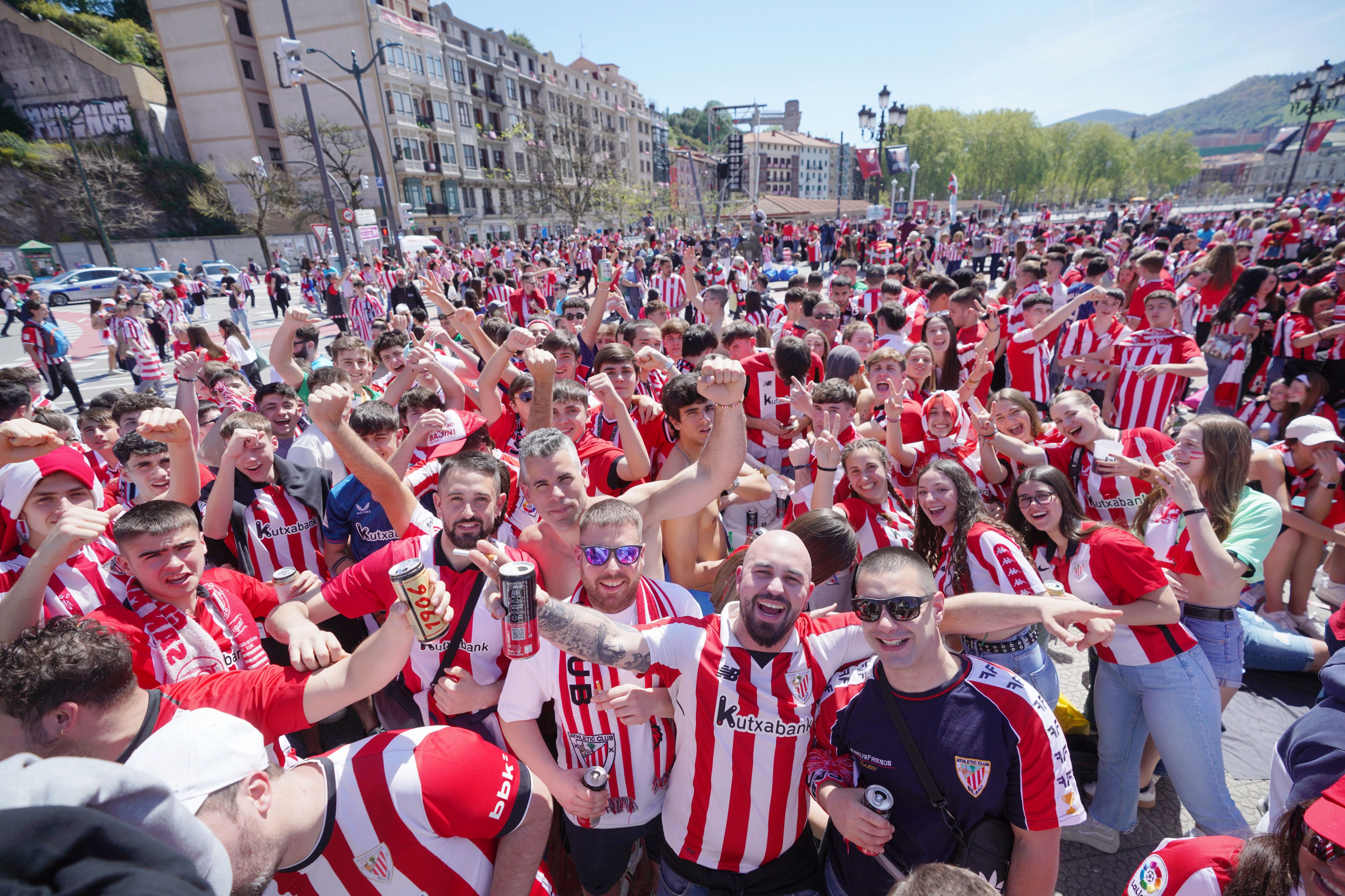 La espectacular fiesta de la gabarra en Bilbao