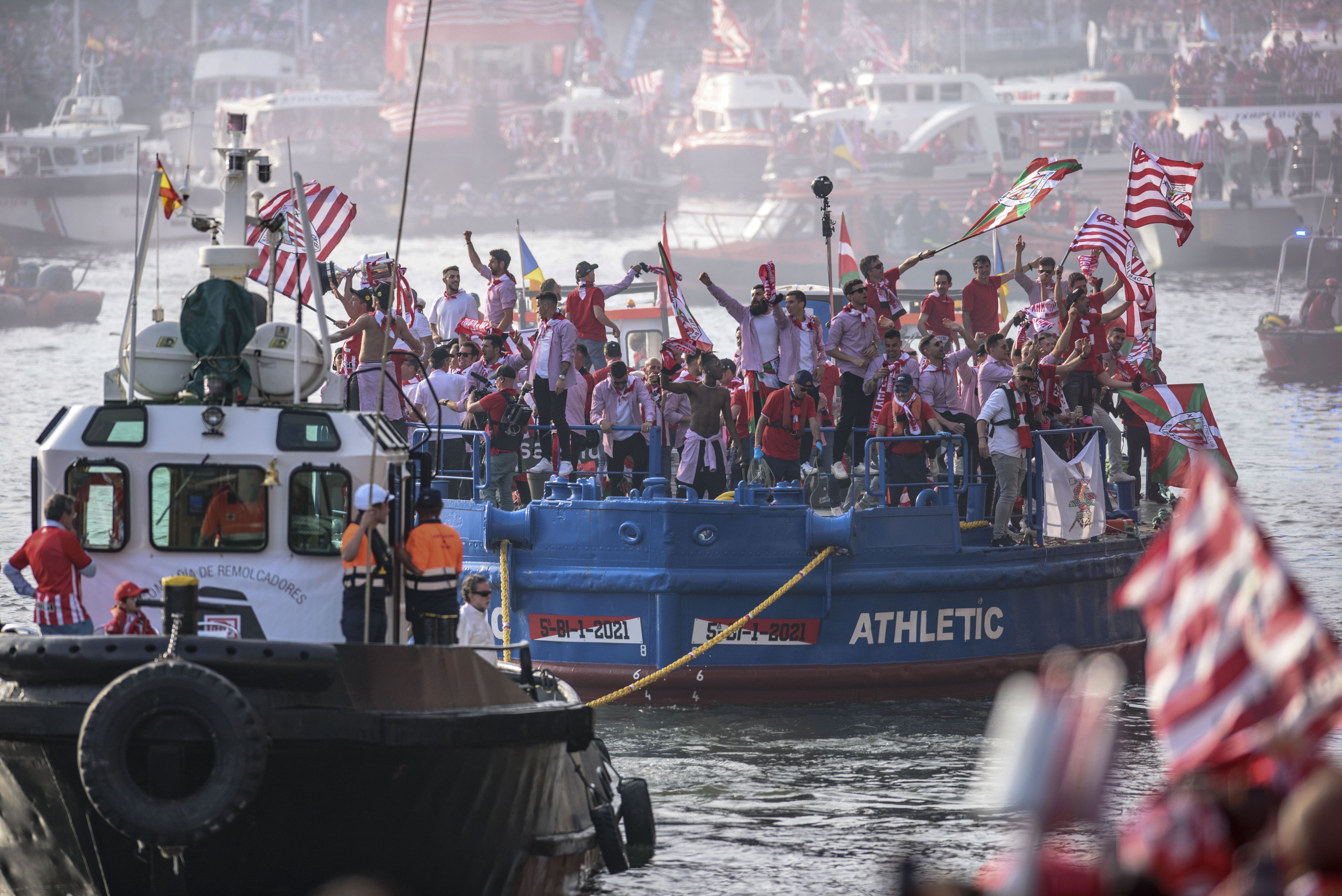 La espectacular fiesta de la gabarra en Bilbao