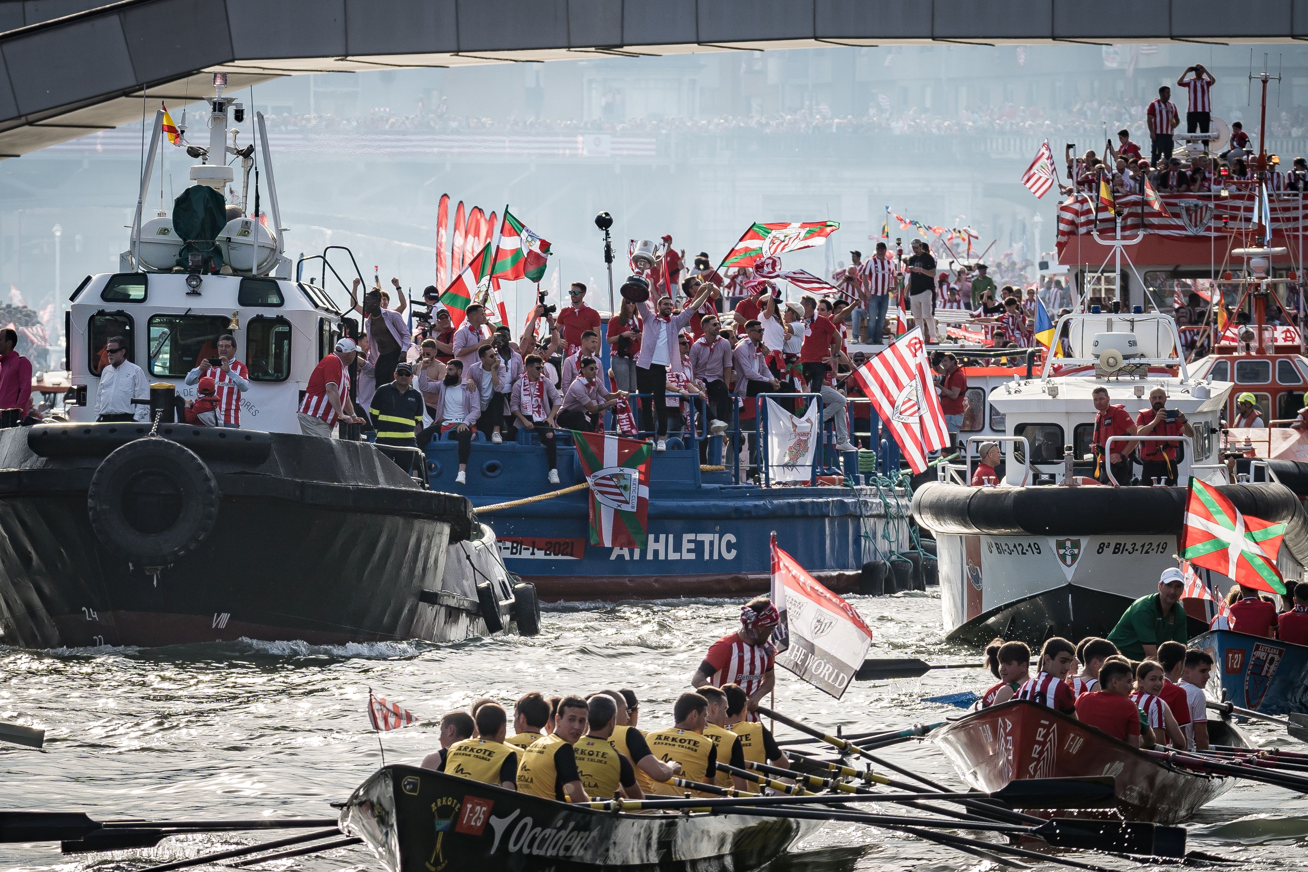 La espectacular fiesta de la gabarra en Bilbao