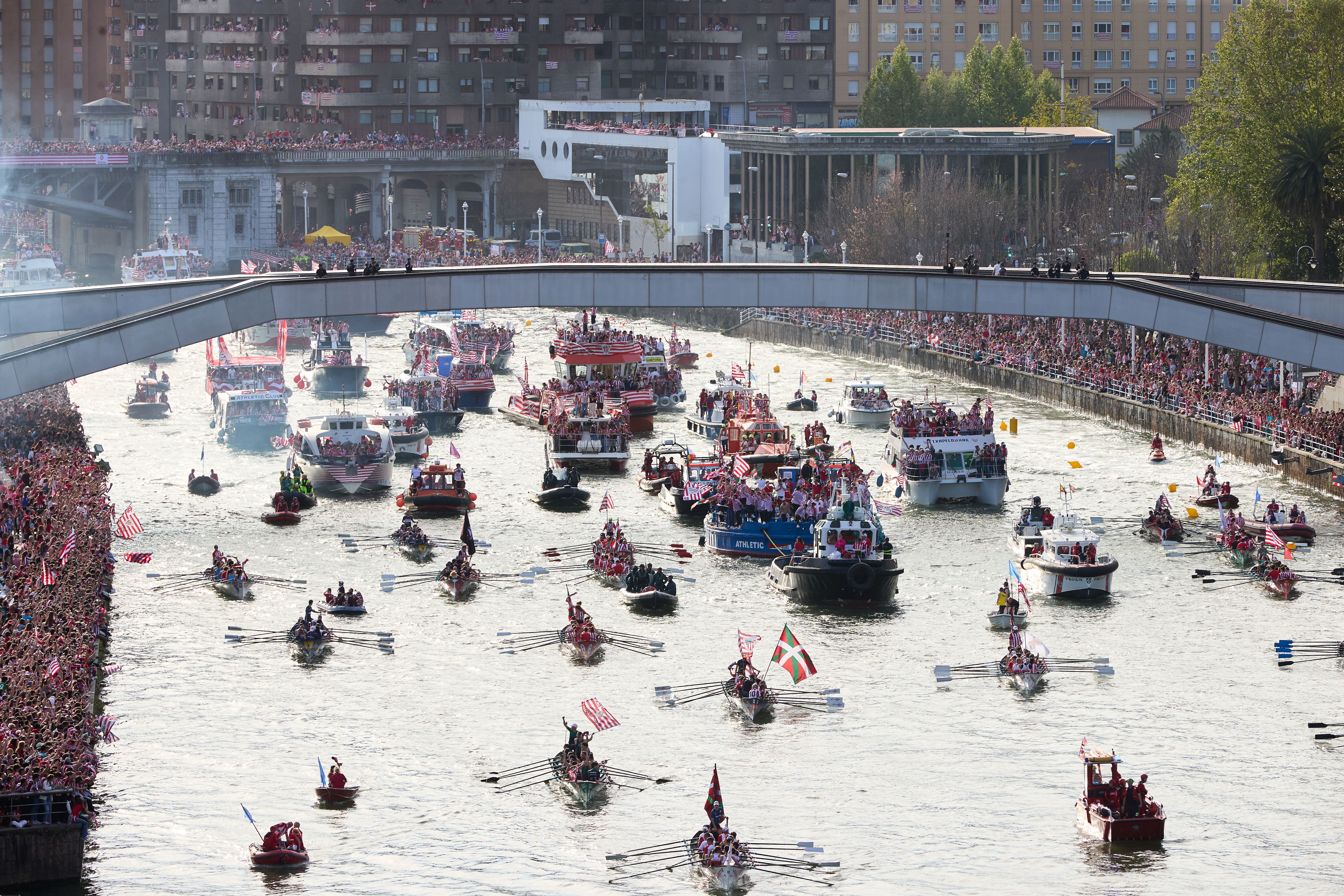 La espectacular fiesta de la gabarra en Bilbao