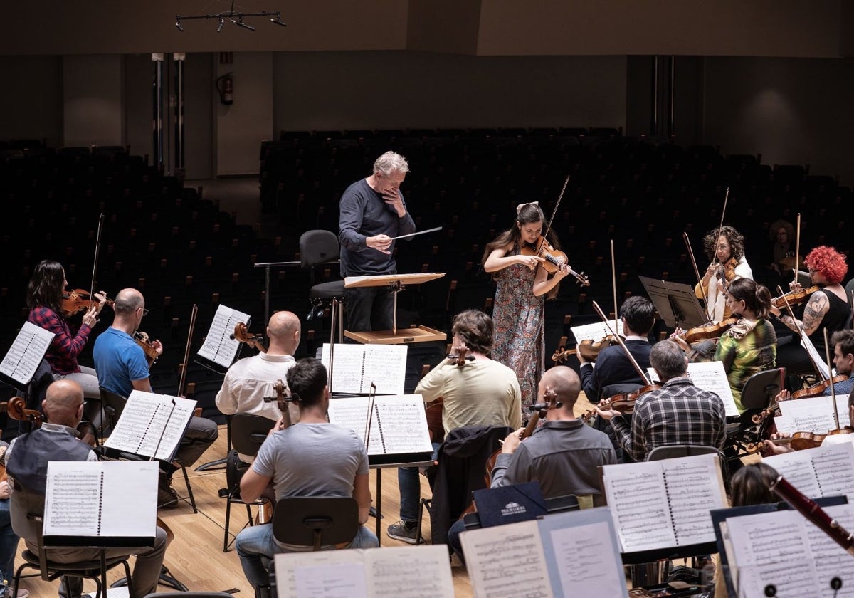 La Orquesta de Valencia, ensayando para el concierto que ofrecerá después de la gala de los Premios ICMA.