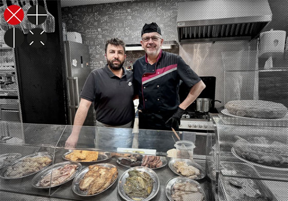 Julián y Boro junto a la barra de la Masereta.