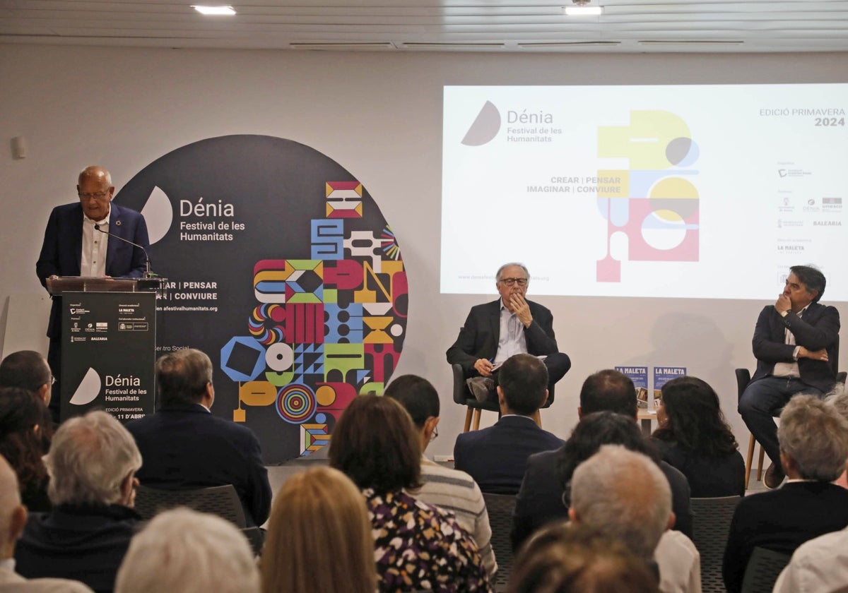 El acto inagural de la edición de primavera celebrado en la Biblioteca Municipal.