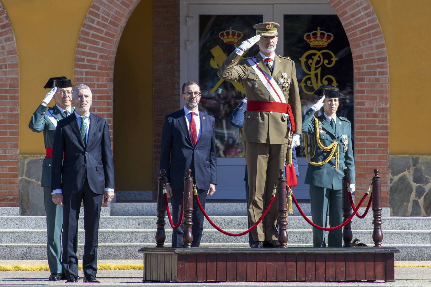 Felipe VI preside en Baeza la jura de bandera con la mayor promoción femenina