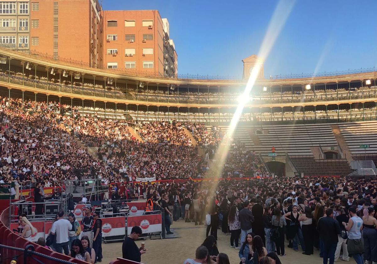 Jóvenes llenan la Plaza de toros de Valencia para ver actuar a Bad Gyal.