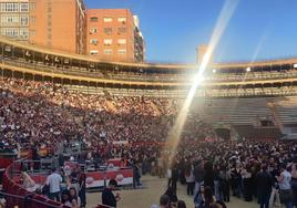 Jóvenes llenan la Plaza de toros de Valencia para ver actuar a Bad Gyal.