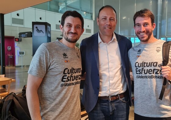 Xavi Albert, Berni Álvarez y Joan Martínez, en el inicio de la gira por Belgrado y Granada.