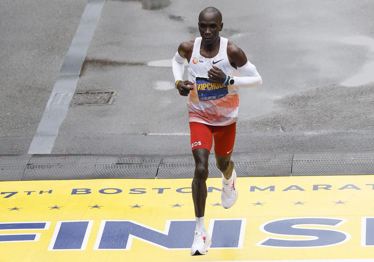 Eliud Kipchoge durante el maratón de 2023.