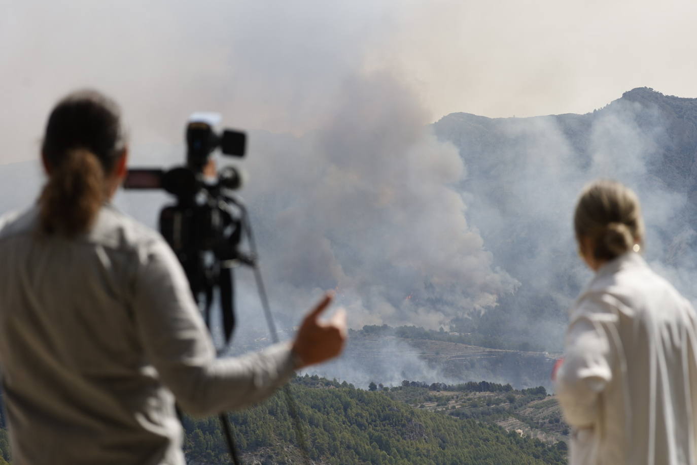 El incendio de Tàrbena deja ya casi 600 hectáreas calcinadas, en imágenes